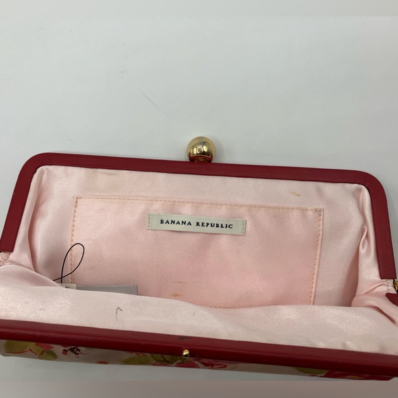 BANANA REPUBLIC Floral Clutch 100% silk - Picture 3 of 5